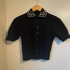 Vintage 1950s short sleeve sweater with diamond detail collar